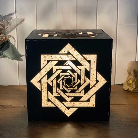 Lampe cube Abondance Bronze de face allumée
