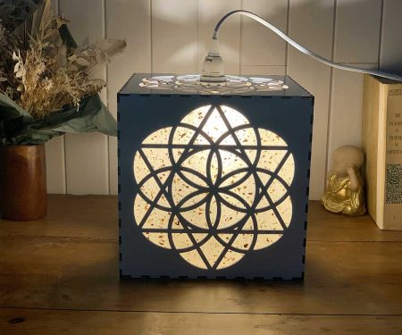 Lampe cube Équilibre Blanc taille L allumée posée