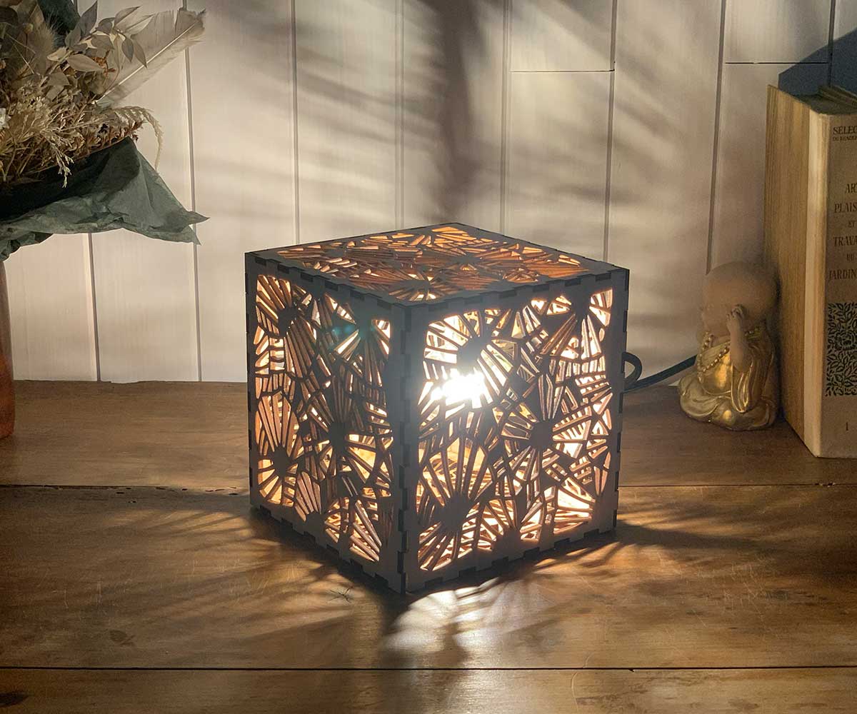 Lampe en bois effet ombre chinoise - création artisanale française