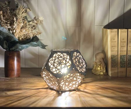 Lampe dodécaèdre Équilibre Blanc Taille S allumée