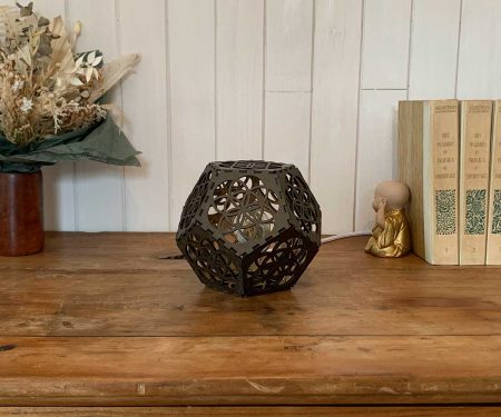Lampe dodécaèdre Graine de vie Bronze Taille S en situation